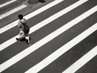 Consejos de cómo cruzar la calle de forma segura