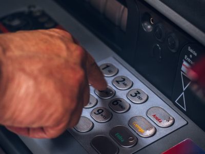 Me robaron a la salida del cajero: ¿qué hacer?
