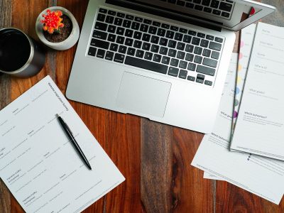 ¿Qué es la póliza en un contrato de seguro?