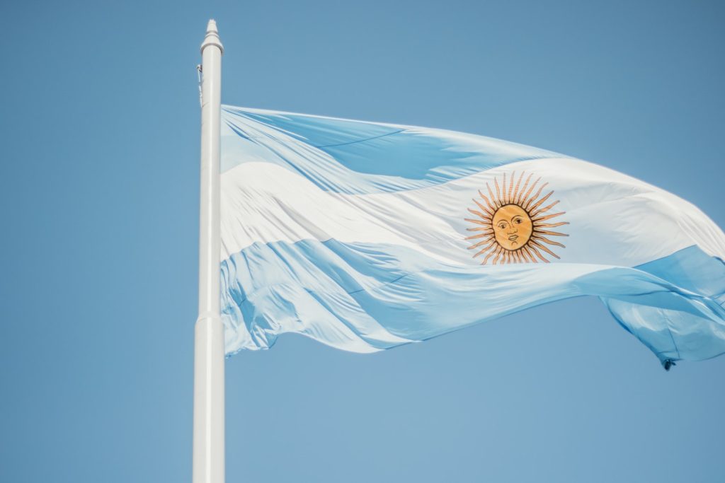 Bandera argentina color celeste y blanca