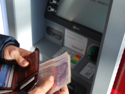 ¿Cómo sacar dinero del cajero sin tarjeta?