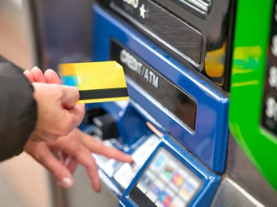 Cómo pagar la tarjeta de crédito por cajero automático Link